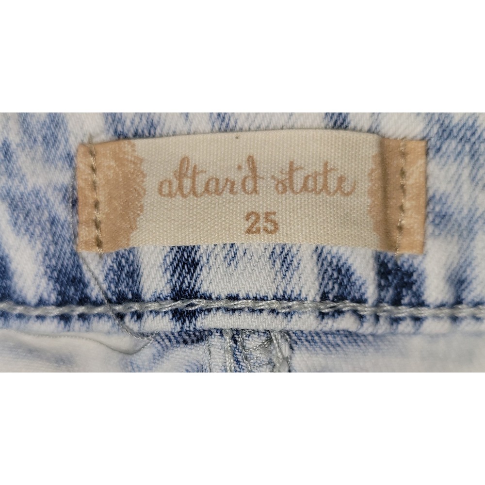 Altar'd State Cloud Wash Distressed Denim‎ Shorts w/Frayed Hem - Picture 3 of 4
